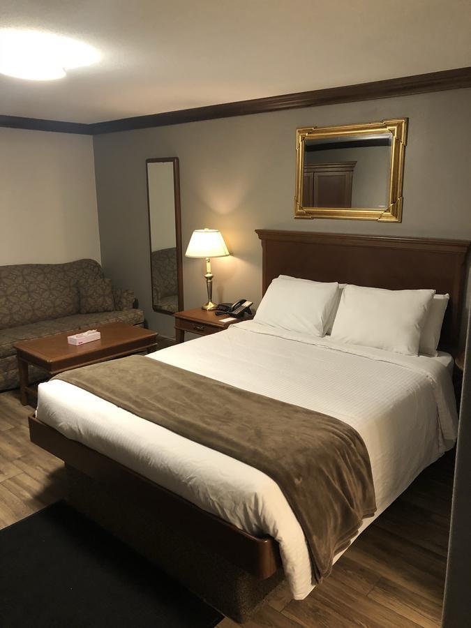 Talbot Trail Inn & Suites リーミントン エクステリア 写真