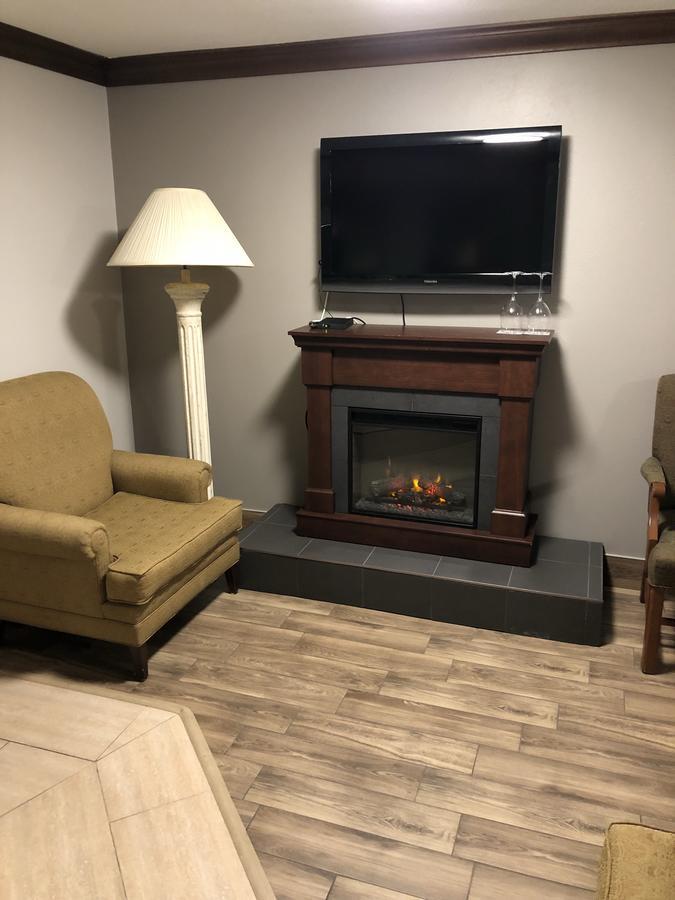 Talbot Trail Inn & Suites リーミントン エクステリア 写真